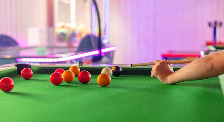 Billard de la salle de jeux du camping Le Zagarella &agrave; Saint-Jean-de-Monts