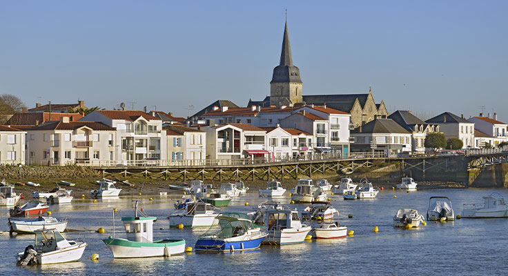 Port et &eacute;glise de Saint-Gilles-Croix-de-Vie