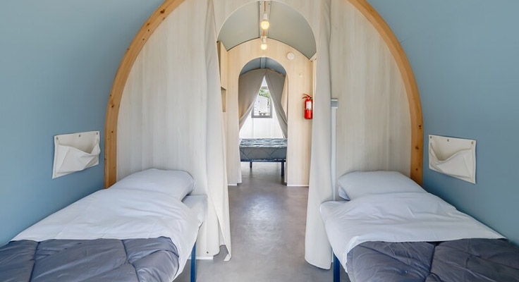 Chambre avec lits simples d'une tente Coco Sweet