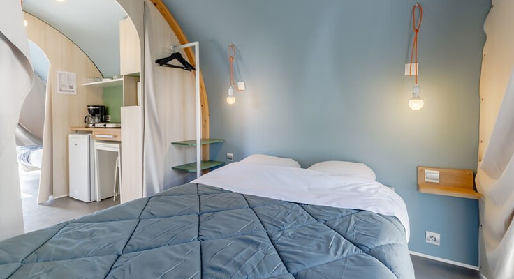 Chambre avec lit double dans une Coco Sweet