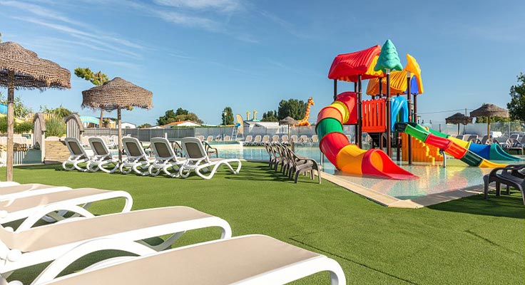 Pataugeoire et jeux d'eau au camping Le Zagarella